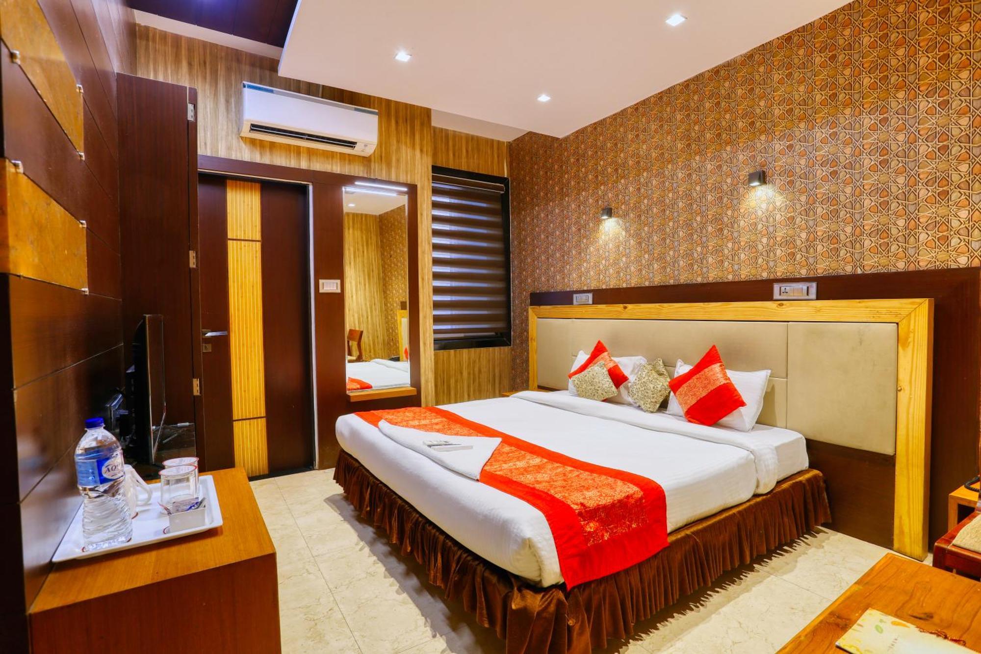 The Ashoka Hotel Indore Zewnętrze zdjęcie