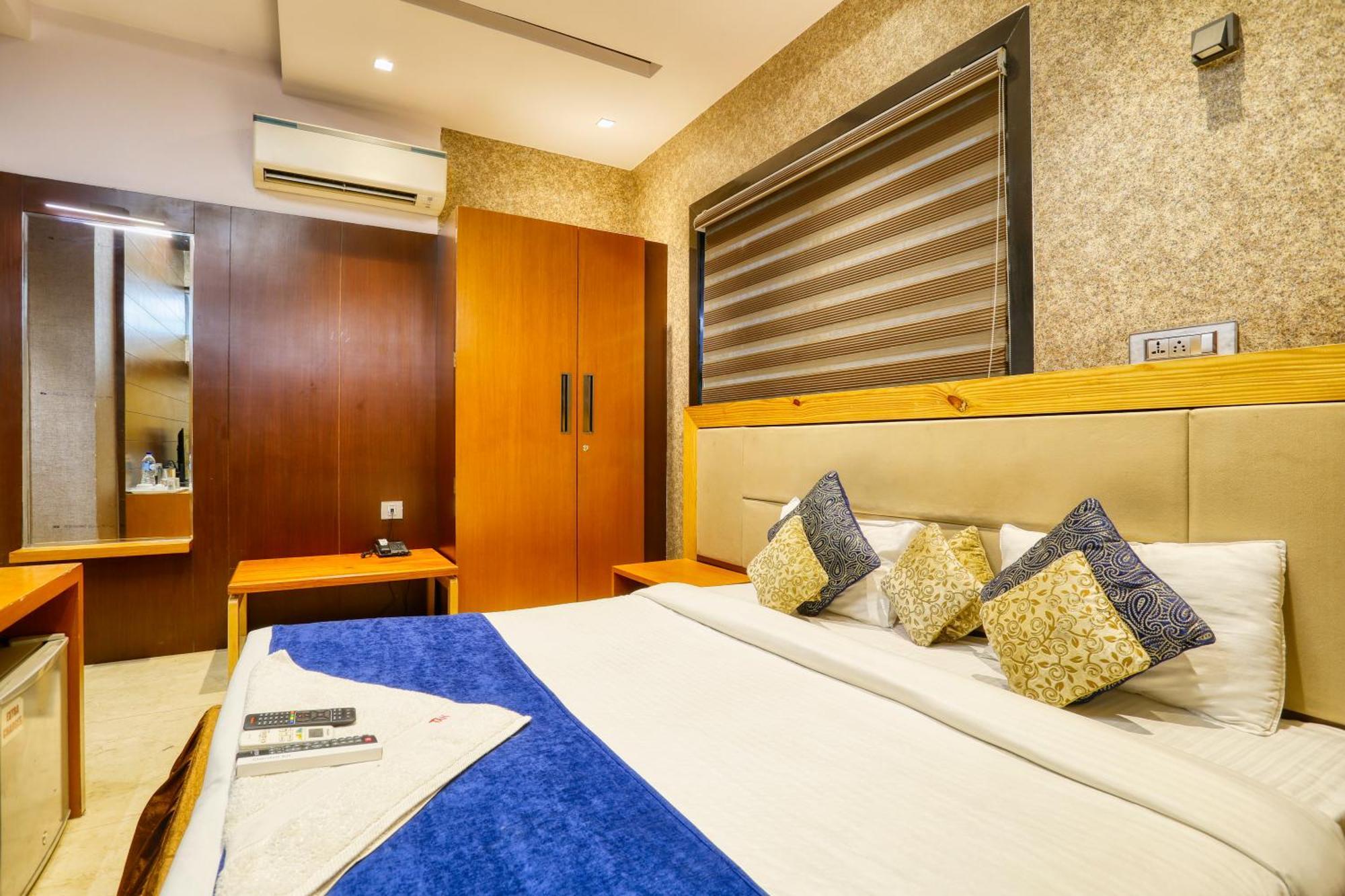 The Ashoka Hotel Indore Zewnętrze zdjęcie