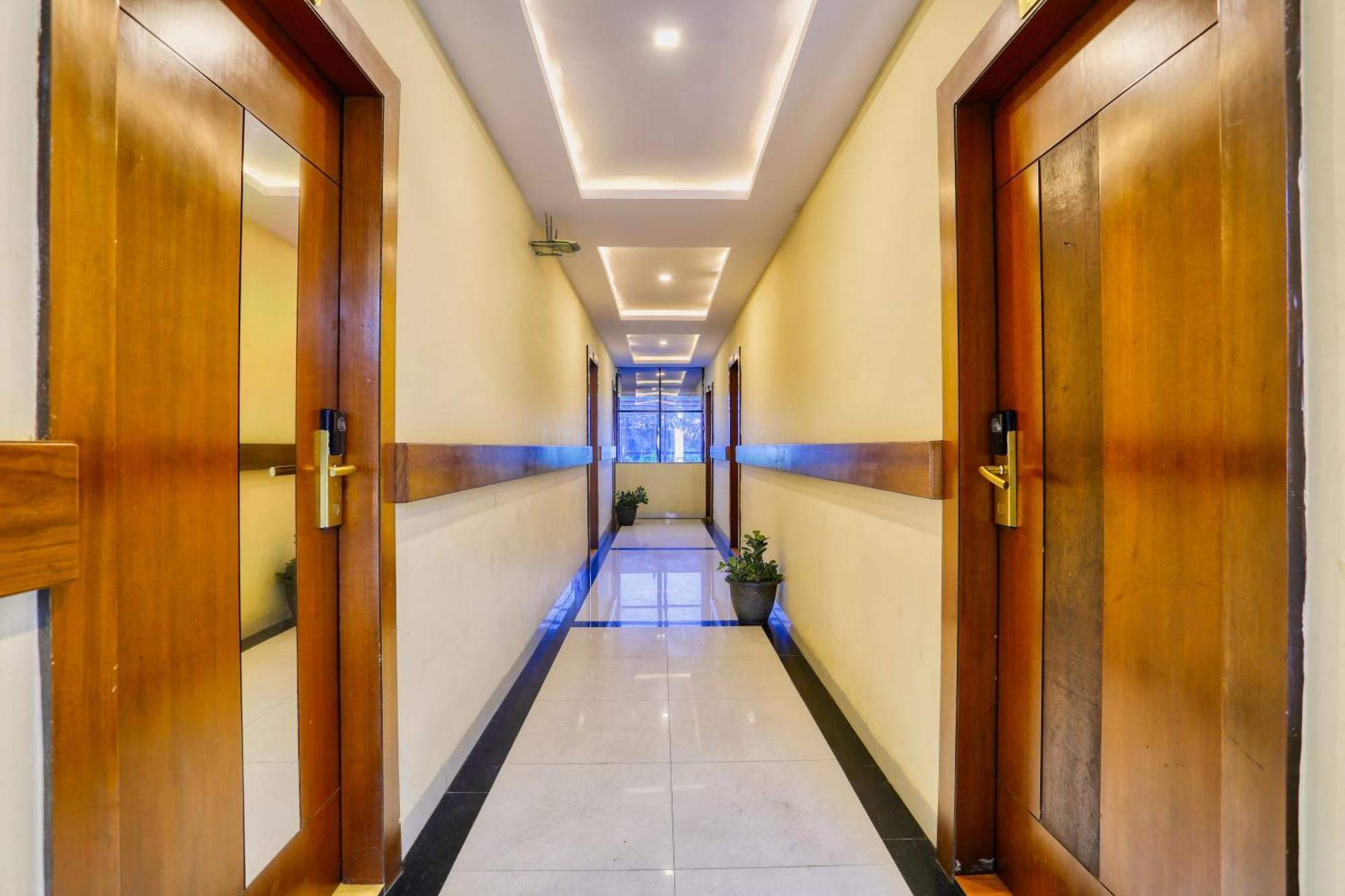 The Ashoka Hotel Indore Zewnętrze zdjęcie