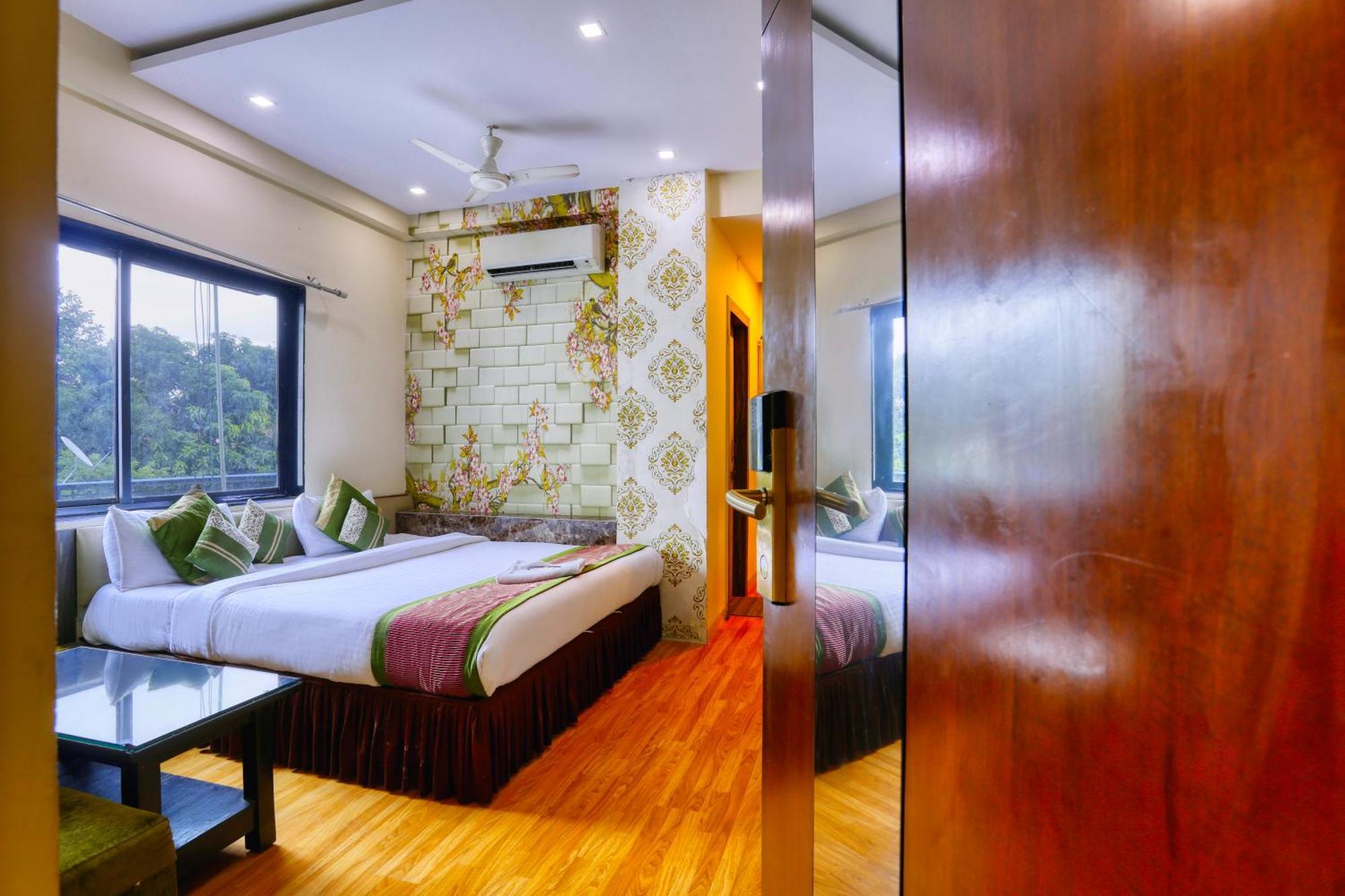 The Ashoka Hotel Indore Zewnętrze zdjęcie