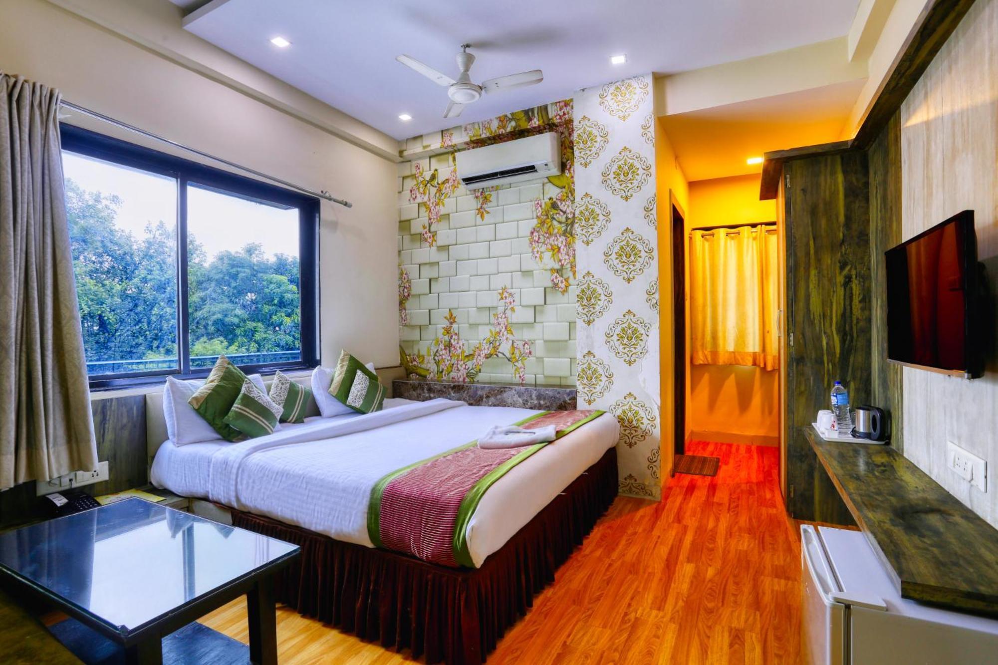 The Ashoka Hotel Indore Zewnętrze zdjęcie