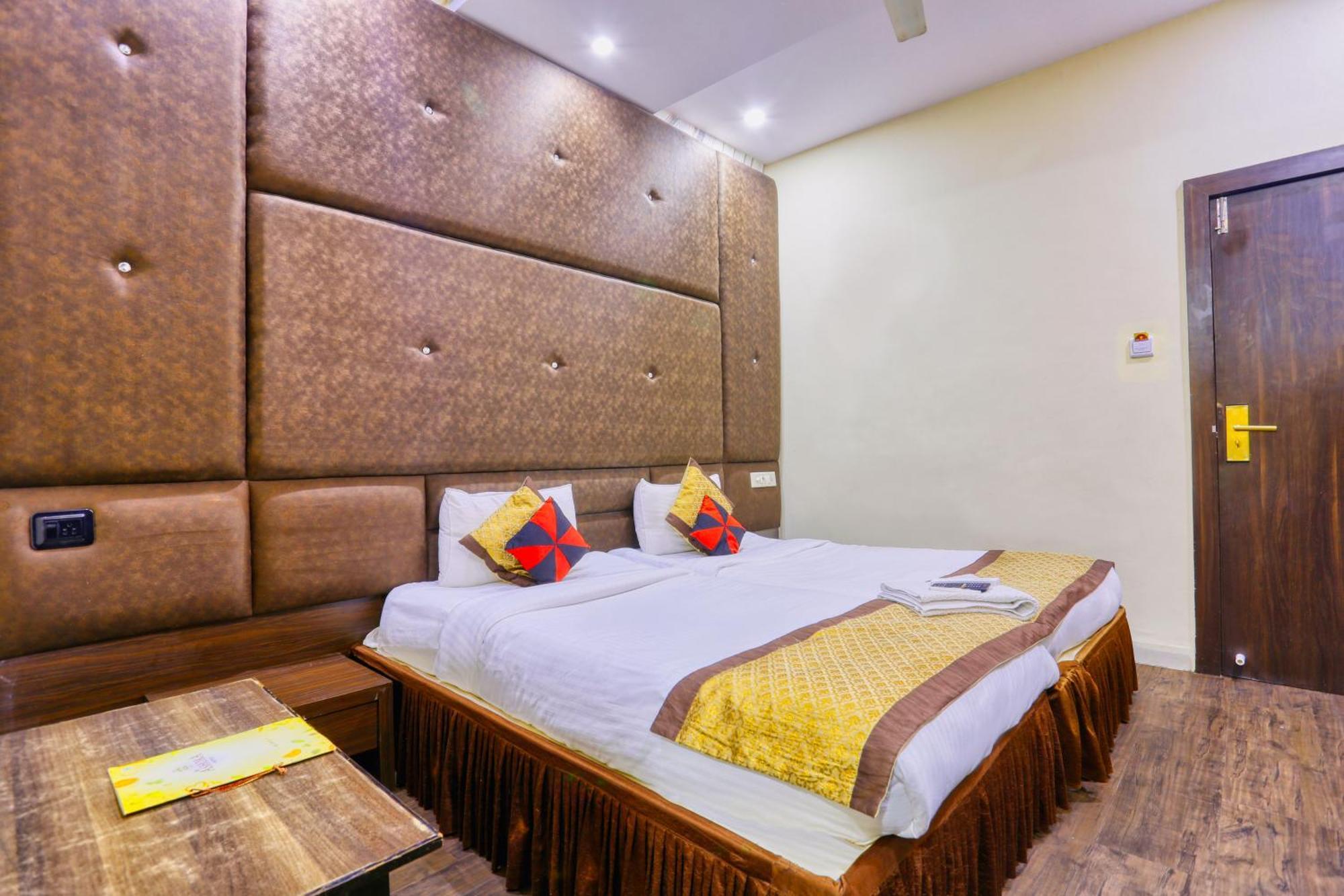 The Ashoka Hotel Indore Zewnętrze zdjęcie